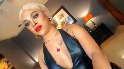 UrMajestyTyra online show from January 17, 12:59 am