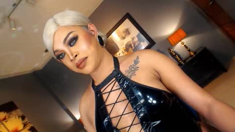 UrMajestyTyra online show from February 7, 1:20 am