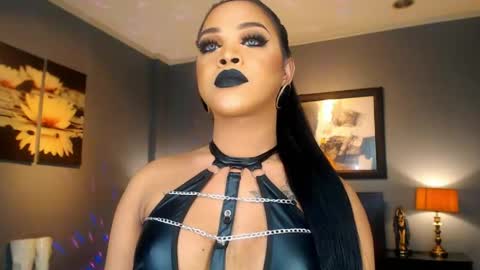 UrMajestyTyra online show from March 16, 1:11 am