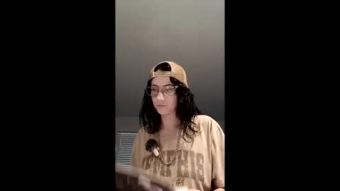 Snapshot of urmomalexx chatting on May 31, 10:44 am urmomalexx online show from May 31, 10:44 am