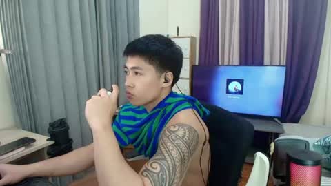 Snapshot of urnatty_guy chatting on July 25, 3:09 pm ander online show from July 25, 3:09 pm