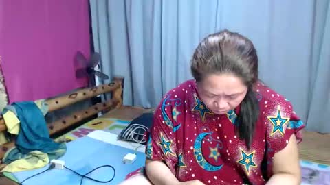 urpinay_singlemother online show from May 1, 8:30 am