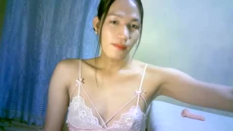 queen julia not into CHEAPGUY online show from December 2, 1:24 pm