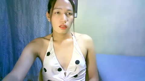 queen julia not into CHEAPGUY online show from December 10, 12:27 pm