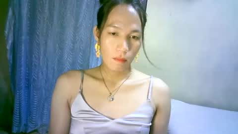queen julia not into CHEAPGUY online show from February 17, 12:48 pm