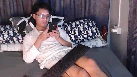 Snapshot of urpinoyasianx chatting on October 24, 8:33 am Mel online show from October 24, 8:33 am