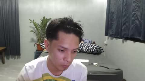 Snapshot of urpinoyasianx chatting on November 25, 10:48 am Mel online show from November 25, 10:48 am