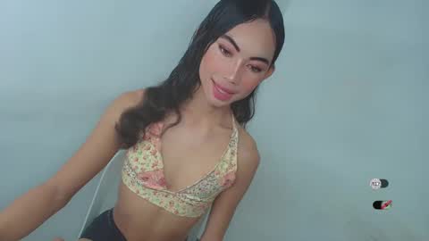 Snapshot of urpretty_mistake chatting on February 13, 5:25 am urpretty_mistake online show from February 13, 5:25 am