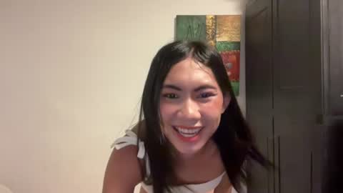 urpretty_mistake online show from June 18, 3:27 pm