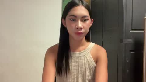urpretty_mistake online show from June 22, 12:46 pm