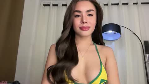 Snapshot of urprettyjaninexxx chatting on June 5, 4:56 pm Janine online show from June 5, 4:56 pm