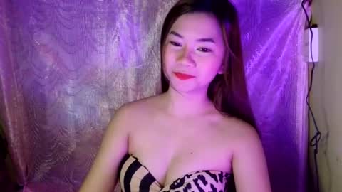 Snapshot of ursecret_desire chatting on June 10, 8:24 am Madison online show from June 10, 8:24 am