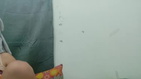 Snapshot of ursexy_pinay_skinny chatting on January 16, 5:22 am im jenny online show from January 16, 5:22 am