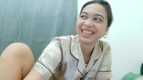 Snapshot of ursexy_pinay_skinny chatting on March 27, 6:08 am im jenny online show from March 27, 6:08 am