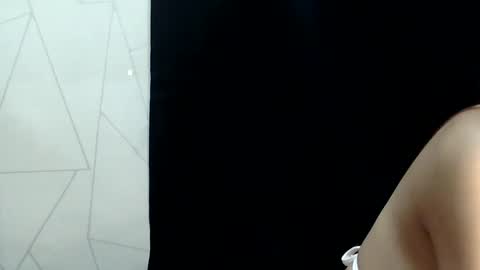 Snapshot of urskinny_girl chatting on January 29, 6:07 pm Jane online show from January 29, 6:07 pm