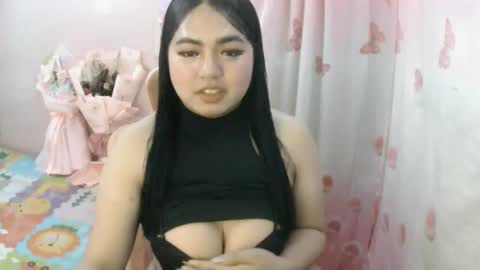 Snapshot of urslut_max chatting on November 16, 7:47 am maxie online show from November 16, 7:47 am