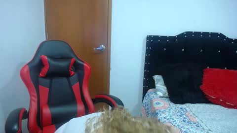 Eveling Blanco  online show from October 26, 1:00 am