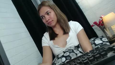 ursweetgirlthea online show from April 10, 6:01 pm