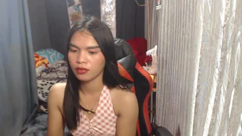 Snapshot of urtereshameow chatting on February 18, 5:20 am urtereshameow online show from February 18, 5:20 am