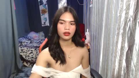 Snapshot of urtereshameow chatting on February 18, 3:10 pm urtereshameow online show from February 18, 3:10 pm