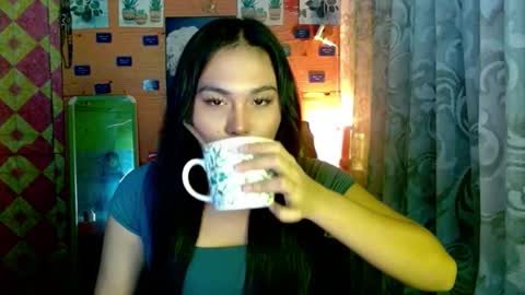 Snapshot of urunexpensivecamilla chatting on December 17, 1:06 pm YOURGIRLCAMILLA online show from December 17, 1:06 pm