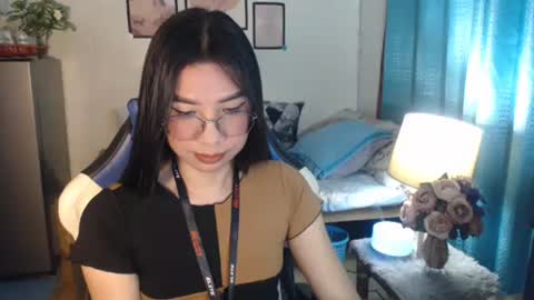 Ashley Kate Mateo Gray online show from February 12, 12:01 pm