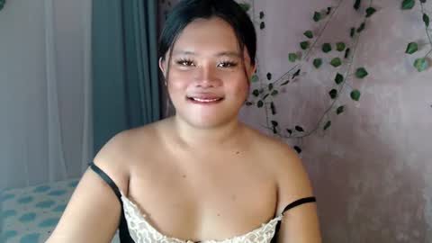 Snapshot of urwifematerial69_ chatting on December 7, 5:59 am Bella Miles Olivia online show from December 7, 5:59 am