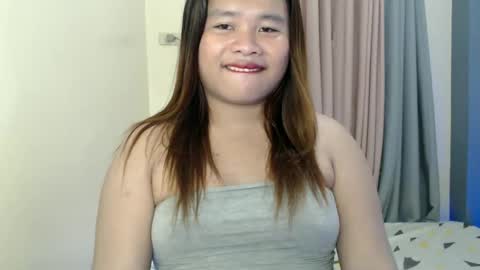 Snapshot of urwifematerial69_ chatting on December 23, 3:23 pm Bella Miles Olivia online show from December 23, 3:23 pm