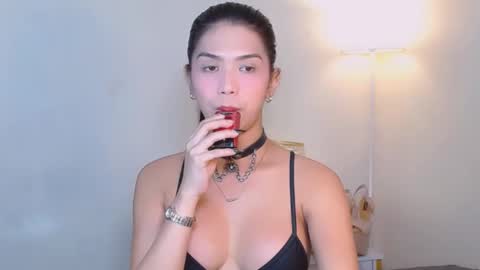 urwildest_margaret online show from February 21, 10:16 am