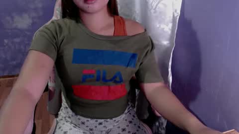 Snapshot of urwildslutty17 chatting on November 22, 12:53 am urwildslutty17 online show from November 22, 12:53 am