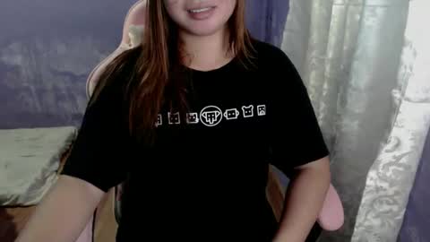 Snapshot of urwildslutty17 chatting on December 14, 1:00 am urwildslutty17 online show from December 14, 1:00 am