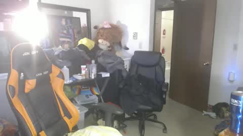 Snapshot of usgoober chatting on March 29, 12:27 pm Eric online show from March 29, 12:27 pm