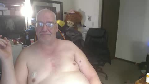 Snapshot of usgoober chatting on March 31, 12:05 pm Eric online show from March 31, 12:05 pm