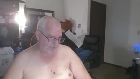 Snapshot of usgoober chatting on April 13, 12:32 pm Eric online show from April 13, 12:32 pm