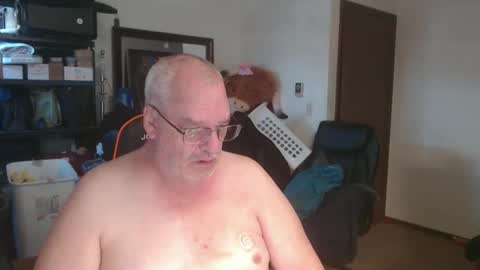 Snapshot of usgoober chatting on April 14, 12:11 pm Eric online show from April 14, 12:11 pm
