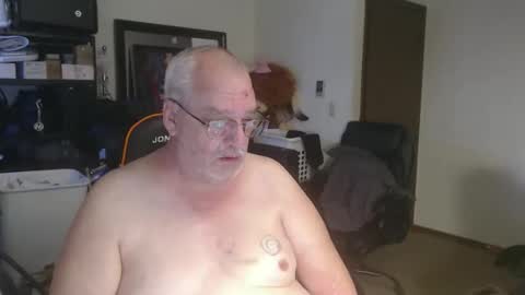 Snapshot of usgoober chatting on April 16, 12:06 pm Eric online show from April 16, 12:06 pm