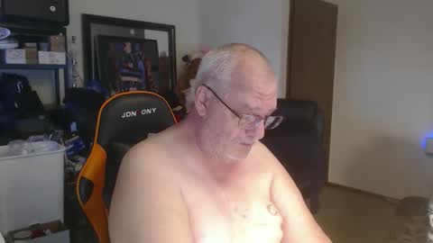 Snapshot of usgoober chatting on April 19, 12:26 pm Eric online show from April 19, 12:26 pm