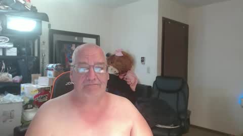 Snapshot of usgoober chatting on May 12, 12:35 pm Eric online show from May 12, 12:35 pm