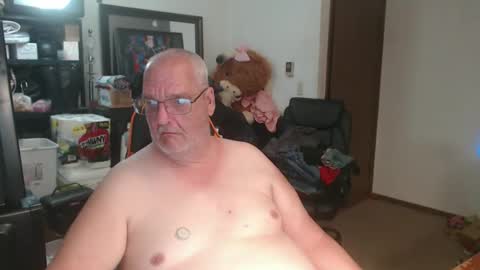 Snapshot of usgoober chatting on May 17, 1:14 am Eric online show from May 17, 1:14 am