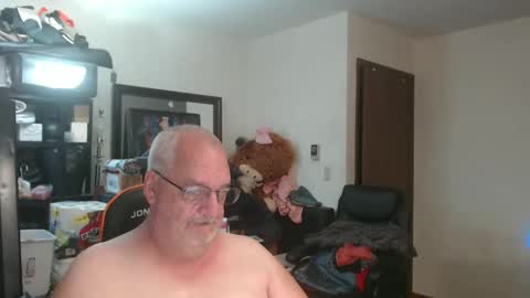 Snapshot of usgoober chatting on May 18, 12:33 pm Eric online show from May 18, 12:33 pm