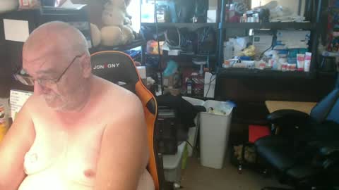 Snapshot of usgoober chatting on June 13, 12:25 pm Eric online show from June 13, 12:25 pm