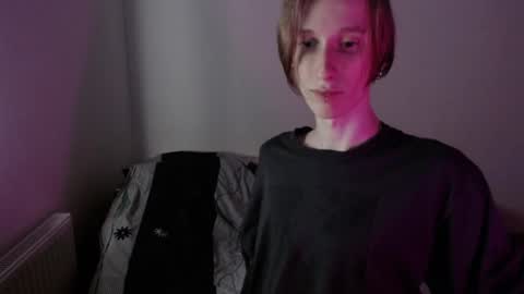 Snapshot of usuck364662 chatting on December 18, 6:03 pm Excuse me online show from December 18, 6:03 pm