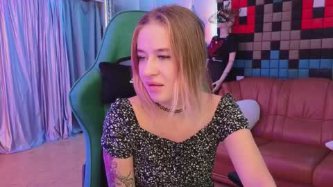 Leila online show from December 14, 11:56 pm