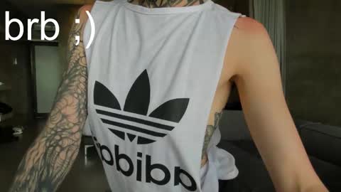 Snapshot of uwu_eva chatting on November 3, 7:42 am Eva online show from November 3, 7:42 am