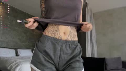 Snapshot of uwu_eva chatting on December 2, 7:14 am Eva online show from December 2, 7:14 am