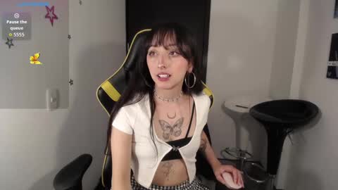 v1cky_ online show from October 12, 11:15 pm