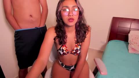 Snapshot of vaalerii_cutee chatting on December 3, 4:58 am valeri and markk online show from December 3, 4:58 am