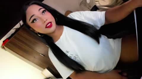 Snapshot of vae_sha chatting on June 11, 6:06 pm JESS - DONT FORGET TO FOLLOW ME AND GIVE ME THUMBS UP online show from June 11, 6:06 pm