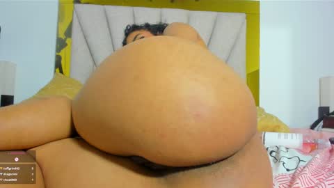 Snapshot of vahiolet_fuentes chatting on January 29, 6:12 am vahioleth online show from January 29, 6:12 am