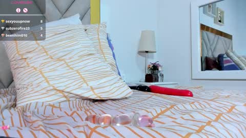 Snapshot of vahiolet_fuentes chatting on February 15, 10:10 pm vahioleth online show from February 15, 10:10 pm